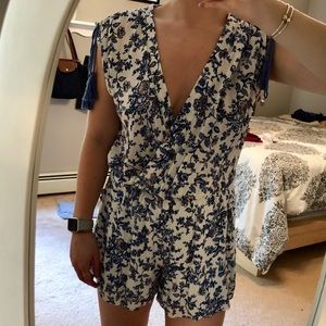 🚫SOLD🚫 NWOT Dee Elle Floral Tassel Romper Small